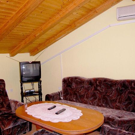 Apartment Ivan By El-Pi Tours Малинска Екстериор снимка