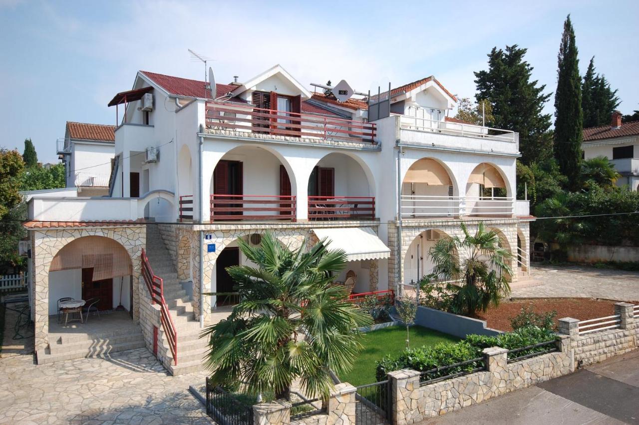 Apartment Ivan By El-Pi Tours Малинска Екстериор снимка