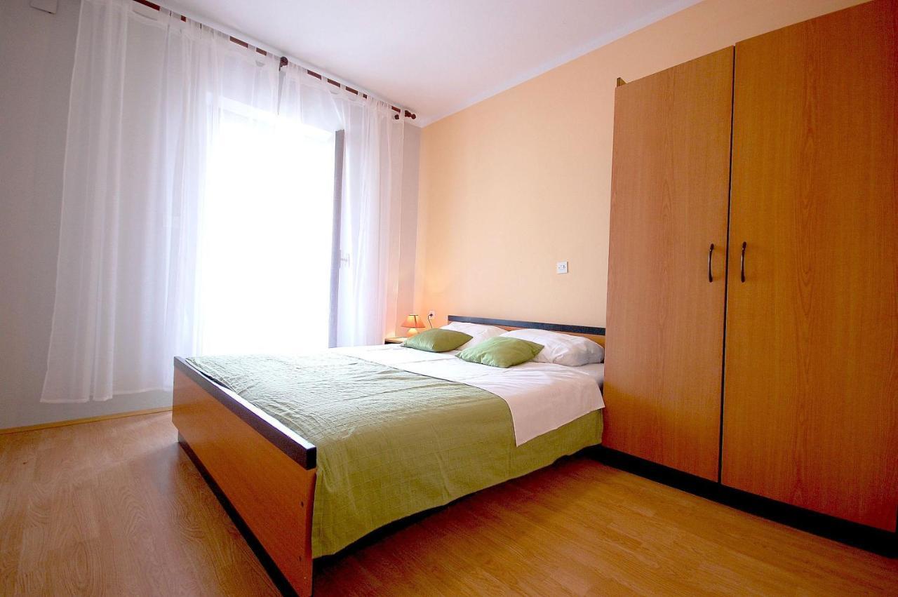 Apartment Ivan By El-Pi Tours Малинска Екстериор снимка