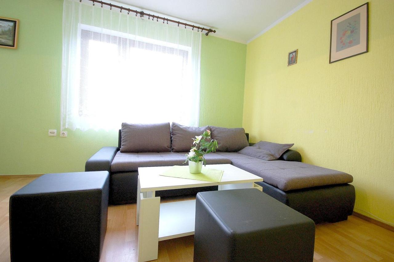 Apartment Ivan By El-Pi Tours Малинска Екстериор снимка