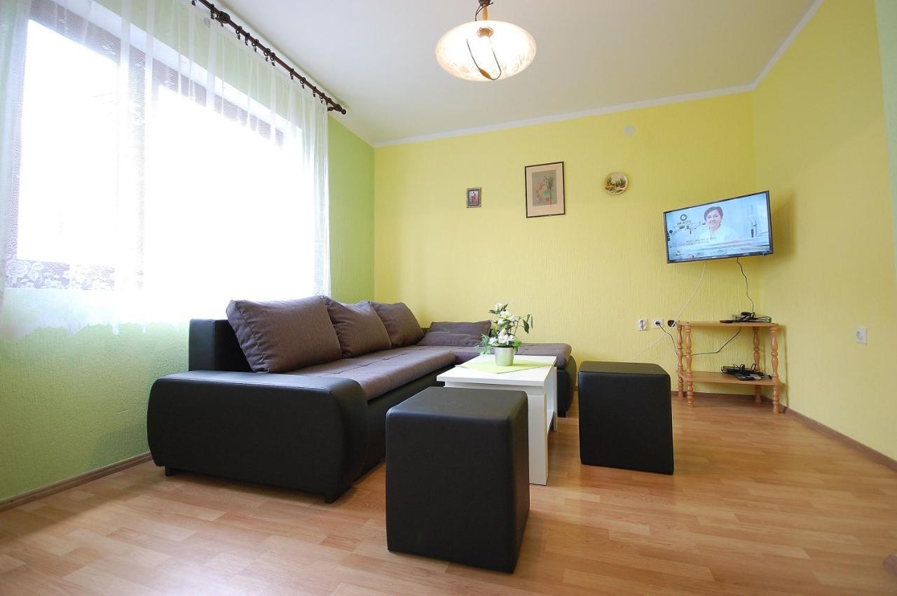 Apartment Ivan By El-Pi Tours Малинска Екстериор снимка