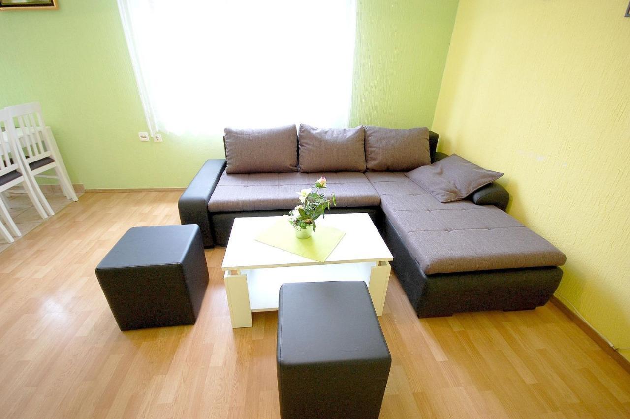 Apartment Ivan By El-Pi Tours Малинска Екстериор снимка